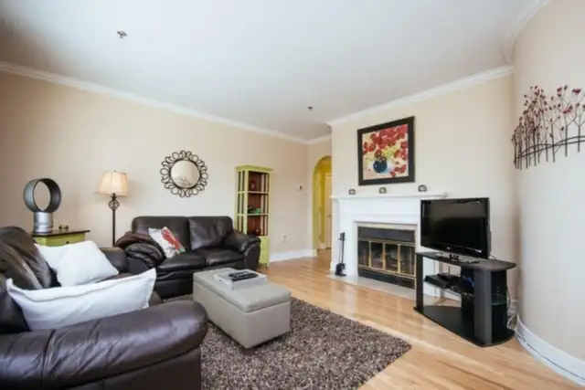 19-031 Sunny corner condo in the South End - Photo 3