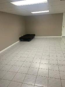lower unit with separate entrance for rent - Photo 3