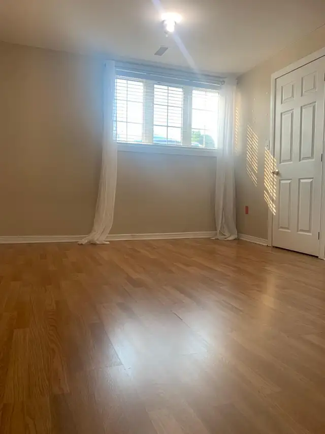 lower unit with separate entrance for rent - Photo 7