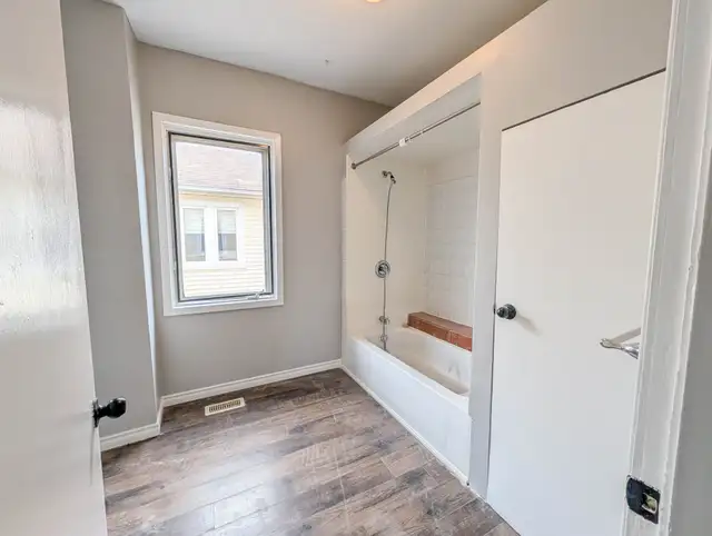 53 Vine St S, St. Catharines - 2 Bed Main Unit - Photo 11