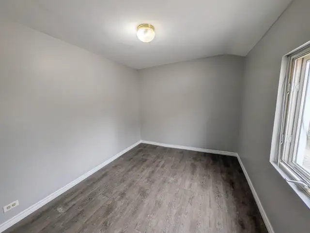 53 Vine St S, St. Catharines - 2 Bed Main Unit - Photo 15