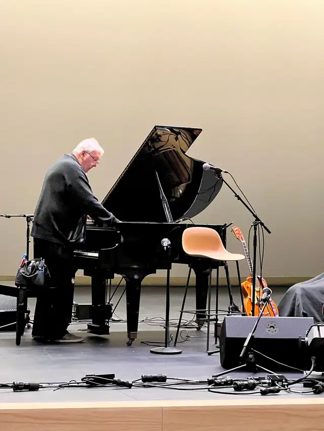 Piano tuning available - Photo 2