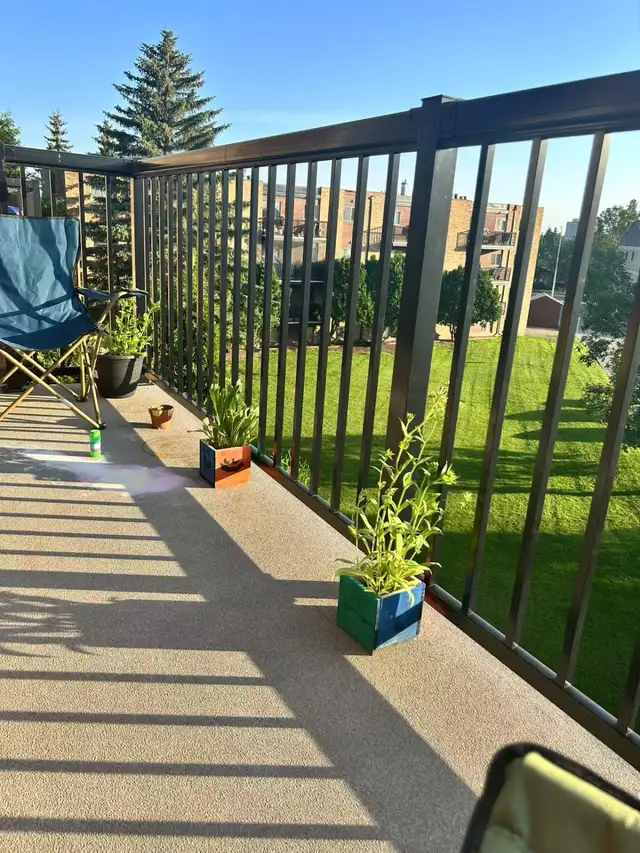 Lakeview area-2 bedroom condo- available June 1 - Photo 9