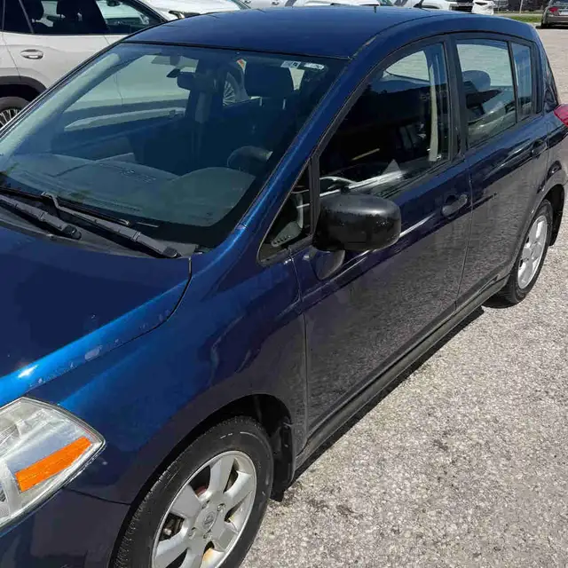 Nissan Versa 2008.  169,400km
