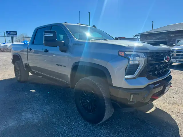2025 Chevrolet Silverado ZR2 - Photo 2