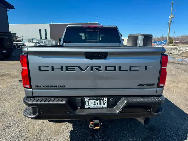 2025 Chevrolet Silverado ZR2 - Photo 8