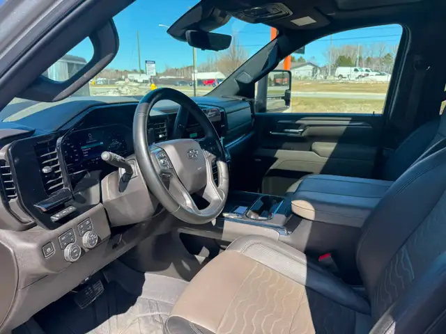 2025 Chevrolet Silverado ZR2 - Photo 10