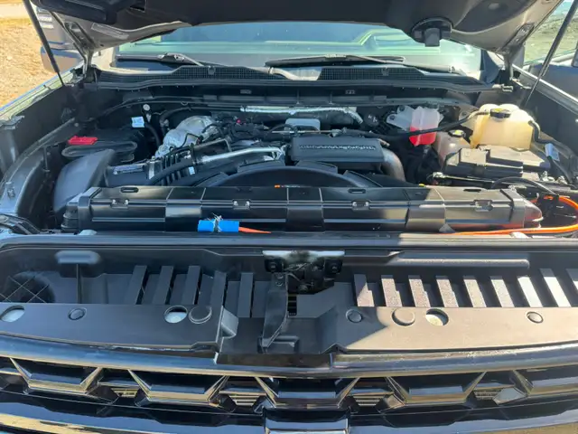 2025 Chevrolet Silverado ZR2 - Photo 16