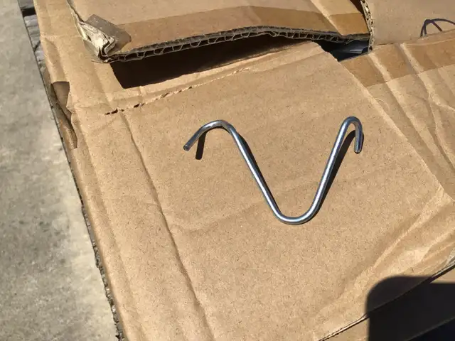 T post insulator for electric fence - Photo 3