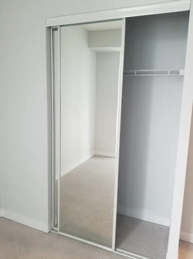 Yonge/Eglinton - Unfurnished 1-bedroom condo apartment for rent - Photo 5