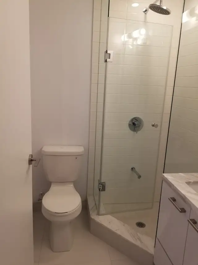 Yonge/Eglinton - Unfurnished 1-bedroom condo apartment for rent - Photo 8