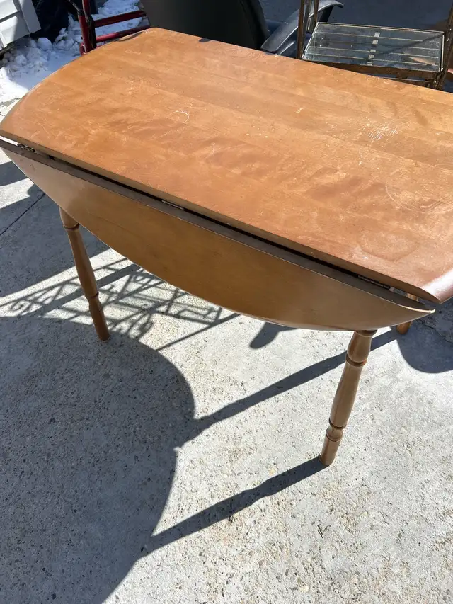 small table and four chairs - Photo 2