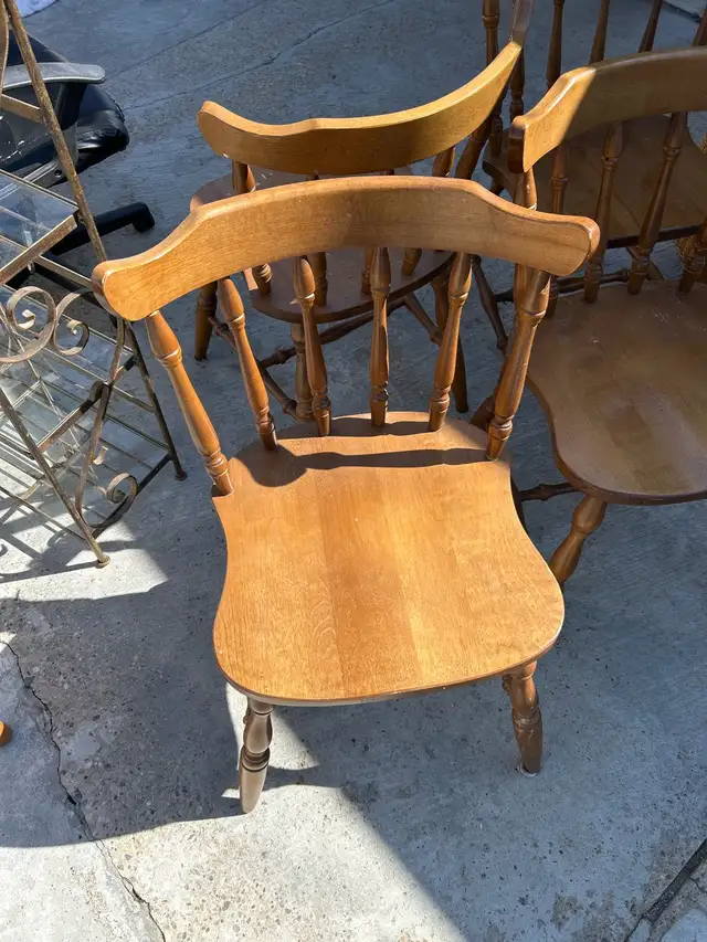 small table and four chairs - Photo 3