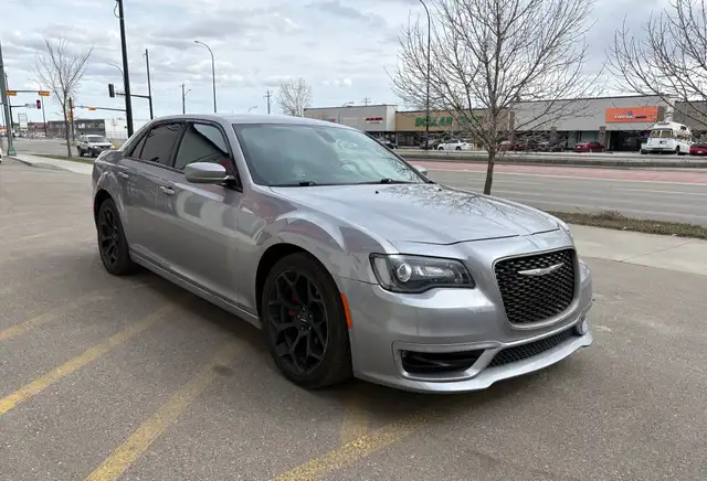 2018 Chrysler 300 300S RWD - Photo 2