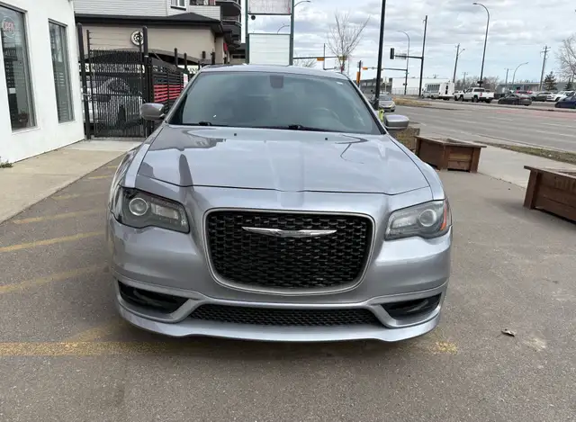 2018 Chrysler 300 300S RWD - Photo 3