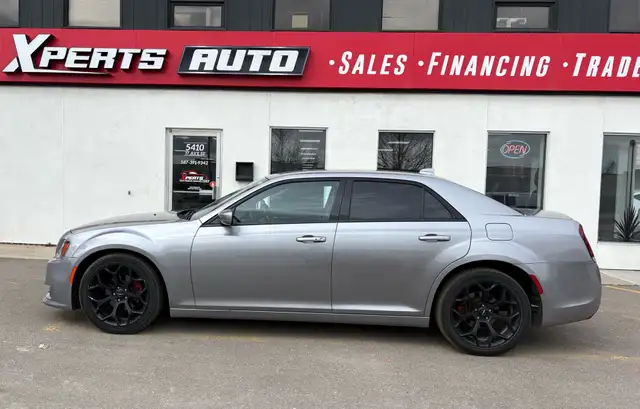 2018 Chrysler 300 300S RWD - Photo 6