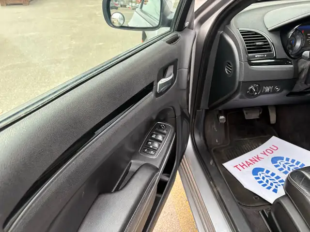 2018 Chrysler 300 300S RWD - Photo 10