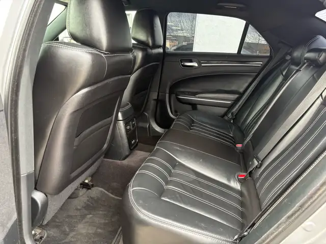 2018 Chrysler 300 300S RWD - Photo 13