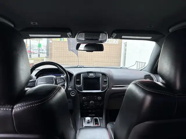 2018 Chrysler 300 300S RWD - Photo 14