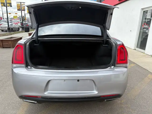 2018 Chrysler 300 300S RWD - Photo 15