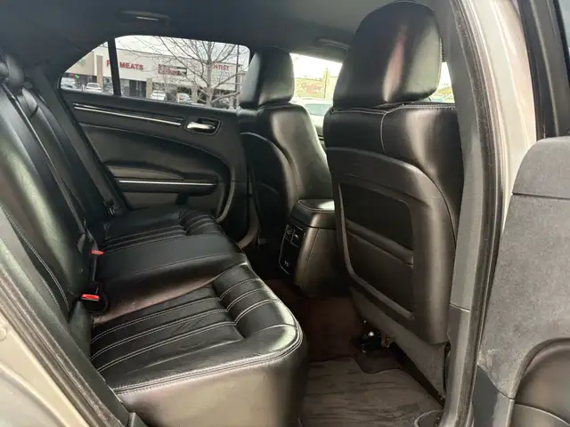 2018 Chrysler 300 300S RWD - Photo 16