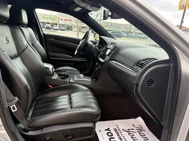 2018 Chrysler 300 300S RWD - Photo 17