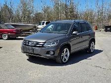2014 Volkswagen Tiguan - Fully loaded, clean carfax, low mileage