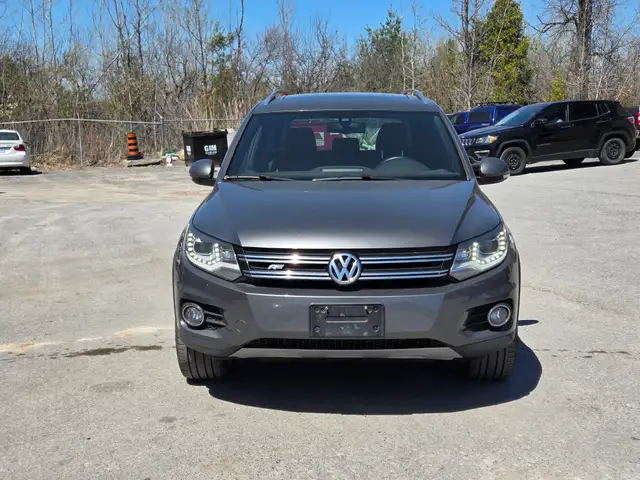 2014 Volkswagen Tiguan - Fully loaded, clean carfax, low mileage - Photo 2