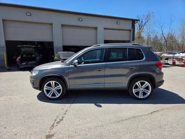 2014 Volkswagen Tiguan - Fully loaded, clean carfax, low mileage - Photo 3