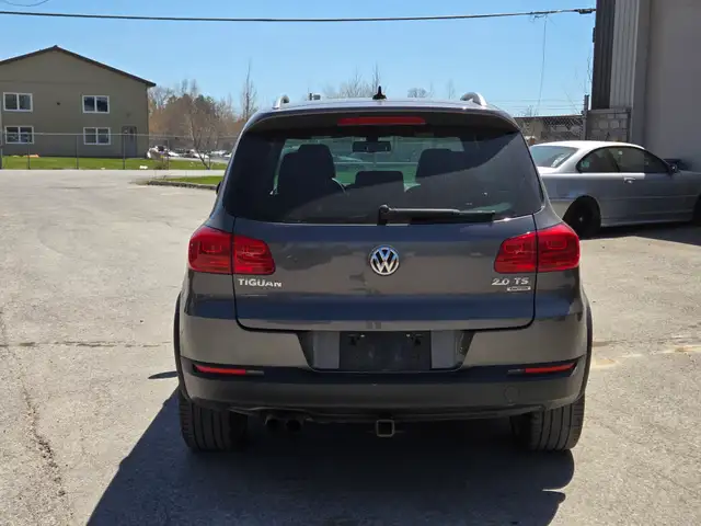 2014 Volkswagen Tiguan - Fully loaded, clean carfax, low mileage - Photo 4