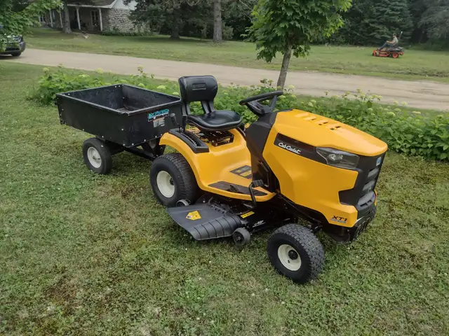 Tracteur a gazon CUB CADET XT1 18 hp 42'' de coupe 123 hrs