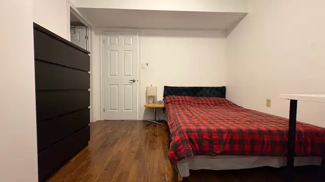 $800 All-Inclusive | Private Ensuite Basement Room | 3Gbps WiFi - Photo 5