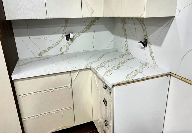 White Kitchen Quartz Countertop - With Big Golden Veins - Photo 2