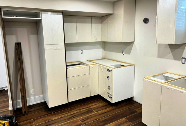 White Kitchen Quartz Countertop - With Big Golden Veins - Photo 4