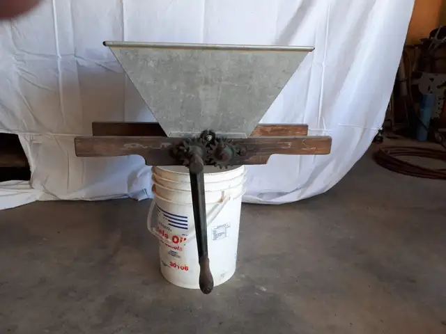 Grape Press and Crusher - Photo 3