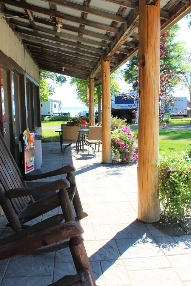 Front Desk Attendant - Photo 2