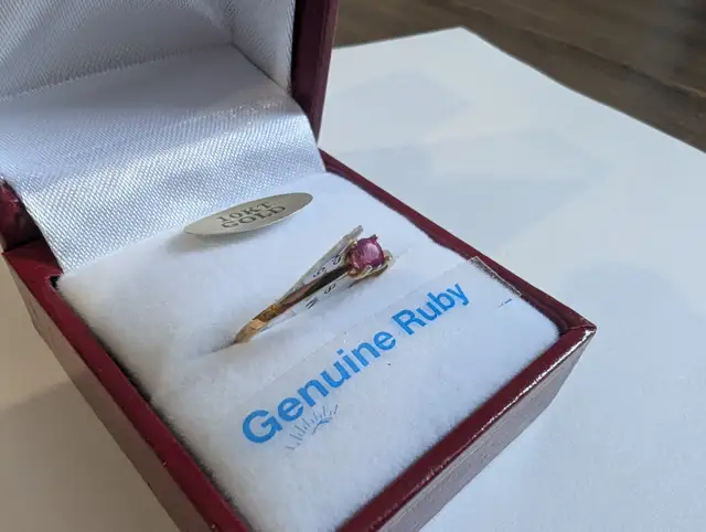 Brand New 10K Gold Ruby Ring For Sale - Photo 2