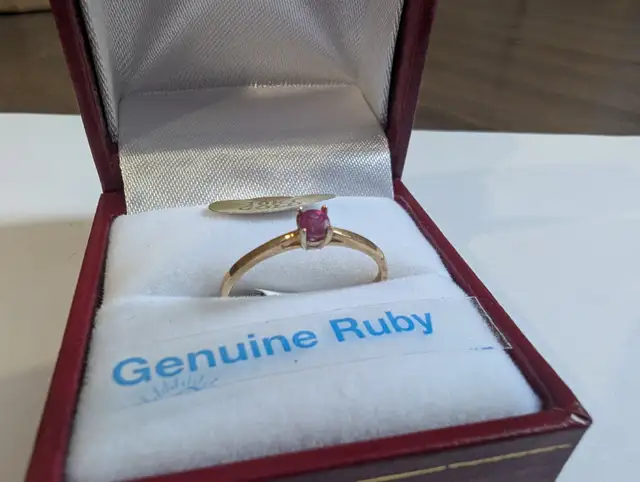 Brand New 10K Gold Ruby Ring For Sale - Photo 8