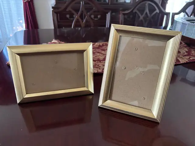 Free  12 picture frames