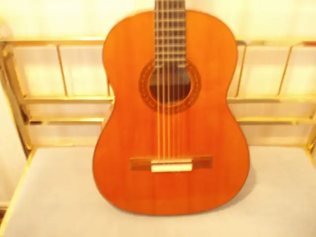 VINTAGE  - CLASSICAL ACOUSTIC GUITAR   ( EXCELLENT CONDITION ) - Photo 3