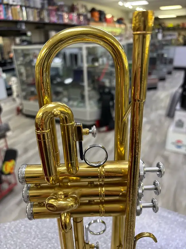 Trumpet With Case - Photo 3