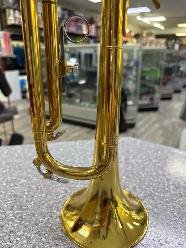 Trumpet With Case - Photo 4
