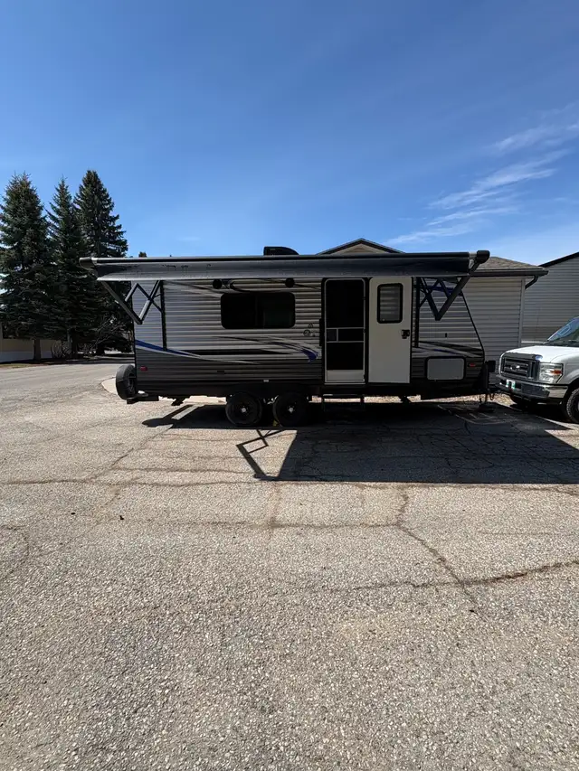 2020 Prowler travel trailer
