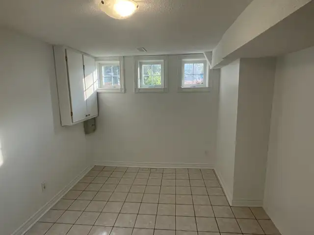 Birchmount and Danforth Basement Apartment - Photo 4