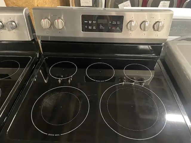 Cuisinière stainless vitrocéramique convection Frigidaire - Photo 2