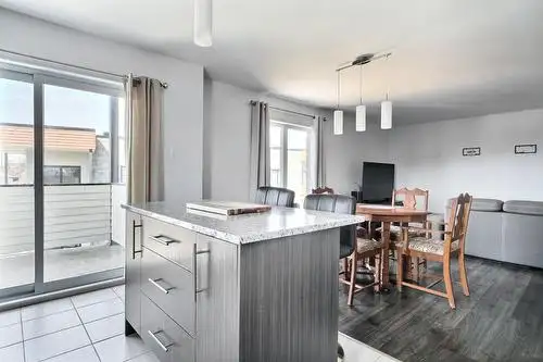 Superbe 4 1/2   Bureau , LÉVIS, (St-David) 3ème étage. - Photo 2