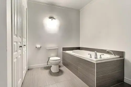 Superbe 4 1/2   Bureau , LÉVIS, (St-David) 3ème étage. - Photo 8