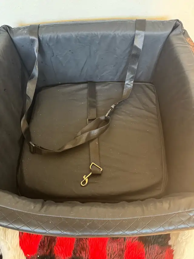 Dog Car Seat - Photo 2