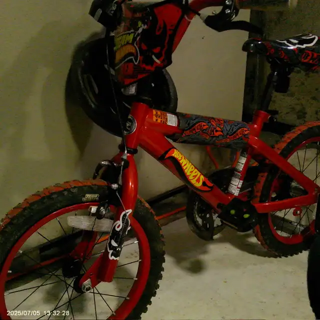 Children's Bikes in Good Condition (includes 1 helmet)