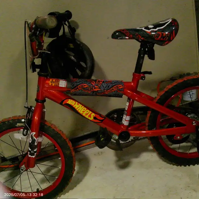 Children's Bikes in Good Condition (includes 1 helmet) - Photo 2